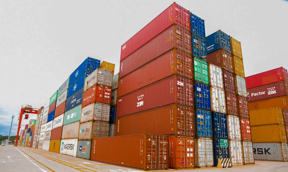 tarifaco:-brasil-pode-beneficiar-us$-7,8-bilhoes-em-exportacoes-com-avanco-em-negociacoes-tarifarias-com-os-eua