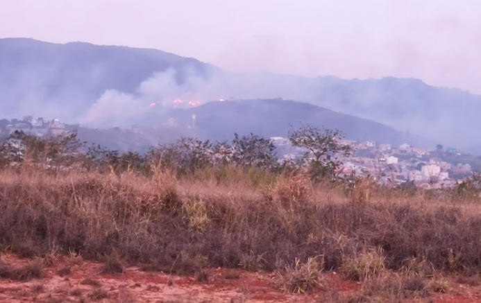 atualizacao:-combate-a-incendio-de-grandes-proporcoes-na-serra-de-sao-jose
