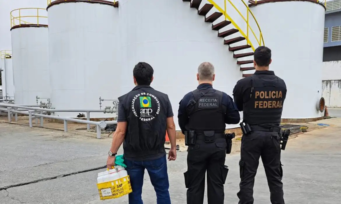 operacao-investiga-empresas-para-rastrear-uso-de-metanol-em-bebidas