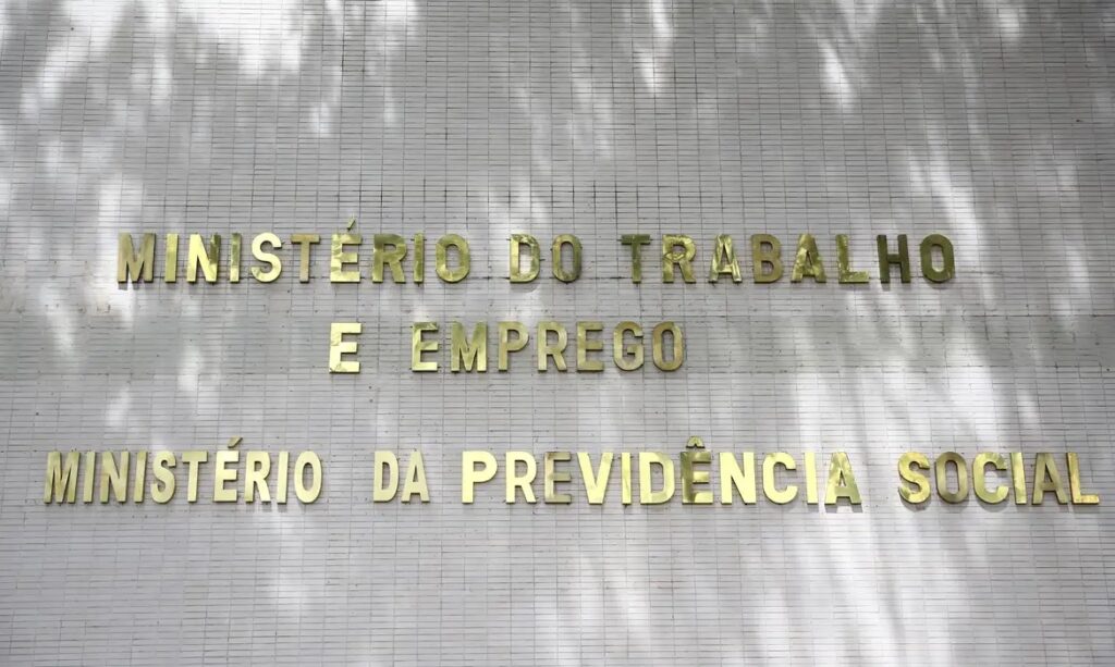 prazo-para-contestar-descontos-indevidos-do-inss-​termina-dia-14