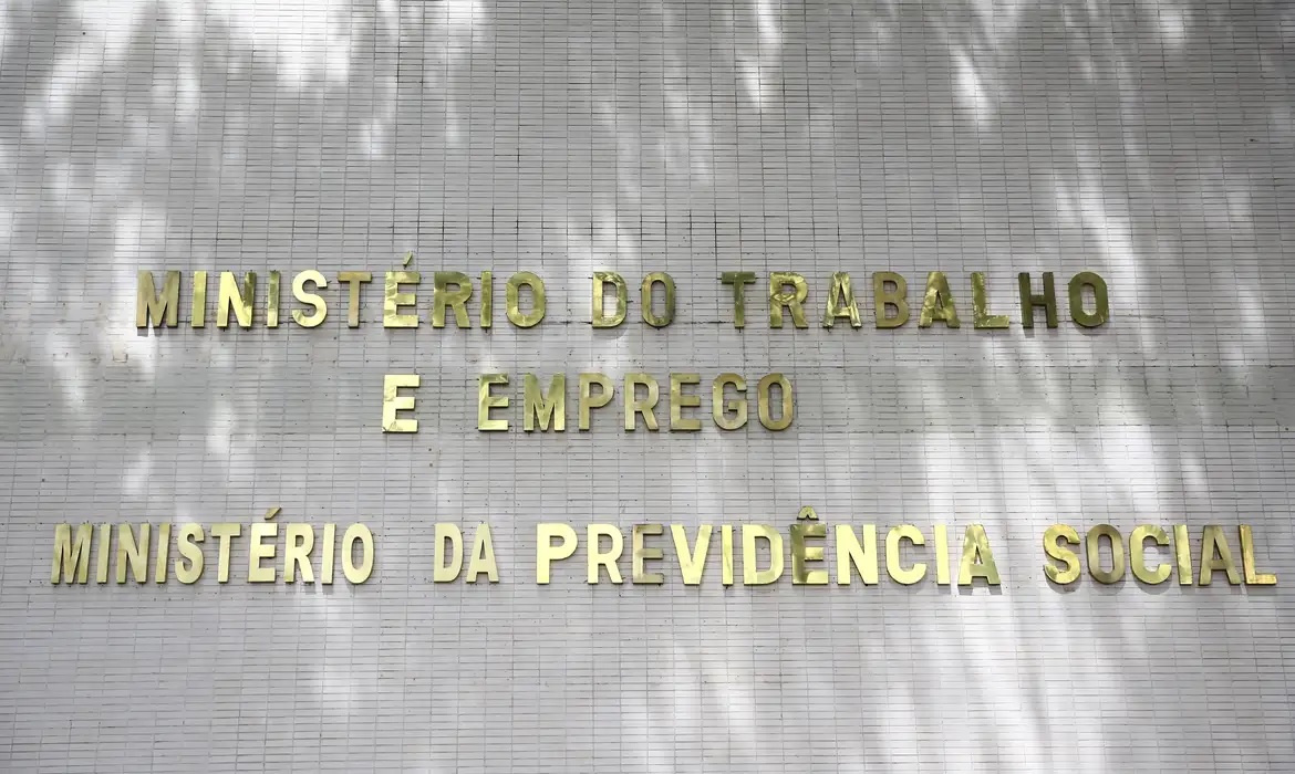 prazo-para-contestar-descontos-indevidos-do-inss-​termina-dia-14