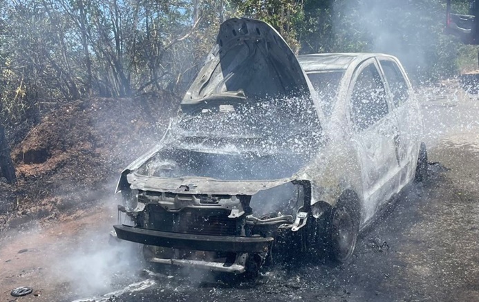 incendio-em-veiculo-mobiliza-corpo-de-bombeiros-de-conselheiro-lafaiete