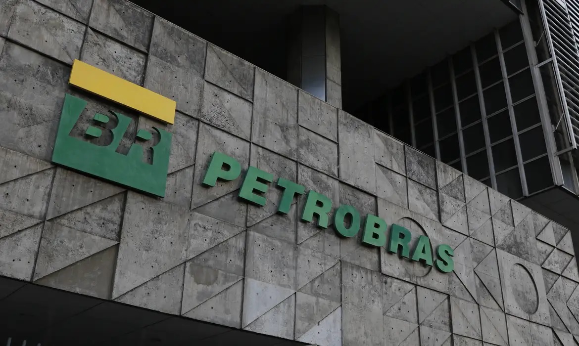 funcionarios-da-petrobras-entram-em-greve-por-tempo-indeterminado