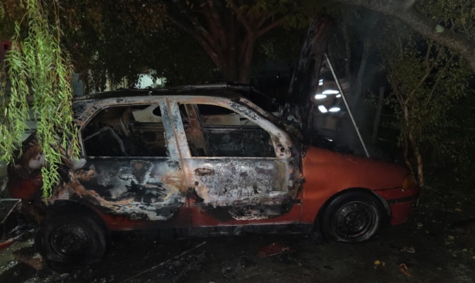 bombeiros-combatem-incendio-em-veiculos-em-santa-cruz-de-minas