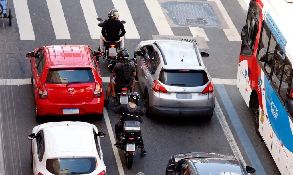 regras-para-ciclomotores-comecam-a-valer-nesta-quinta;-saiba-mais