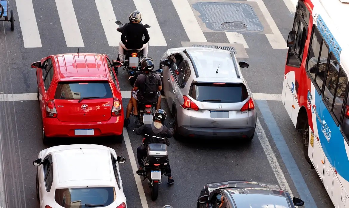 regras-para-ciclomotores-comecam-a-valer-nesta-quinta;-saiba-mais