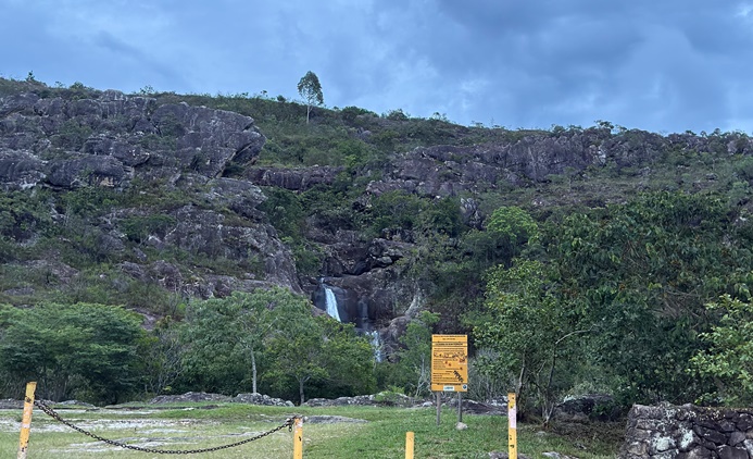 bombeiros-e-samu-resgatam-vitima-de-queda-em-cachoeira-na-serra-de-sao-jose
