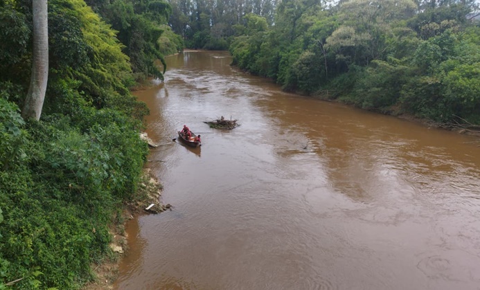 bombeiros-resgatam-corpo-de-jovem-que-estava-desaparecido-no-rio-das-mortes