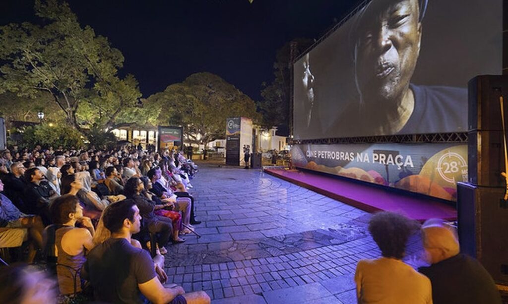 abertura-da-mostra-de-tiradentes-celebra-karine-teles-e-julio-bressane