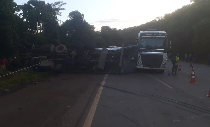 acidente-entre-caminhao,-carreta-e-carro-deixa-um-morto-na-rodovia-br-040