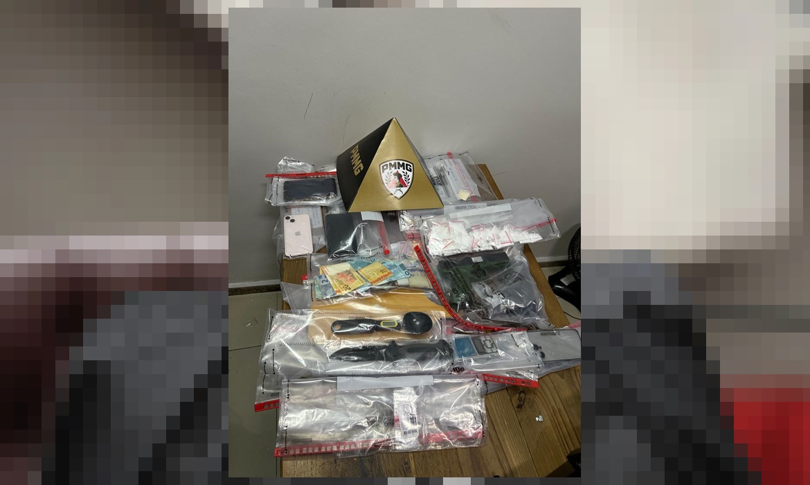 trio-e-preso-com-drogas-e-quase-r$10-mil-no-bairro-vilela-em-barbacena