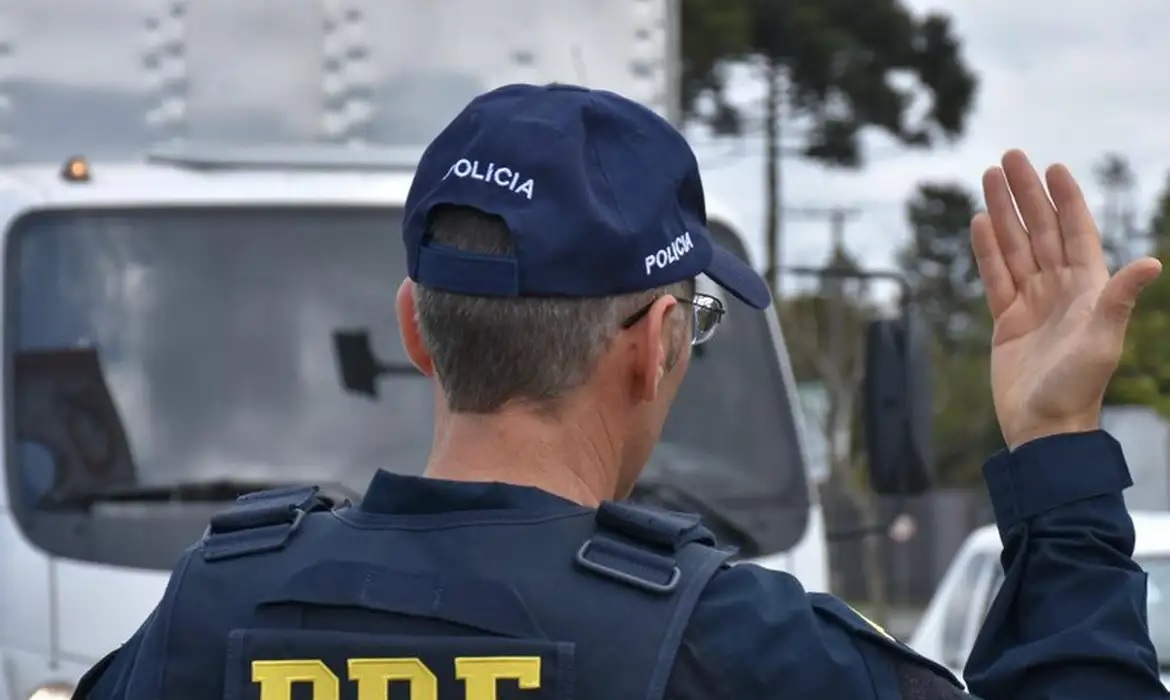 acidente-entre-van-e-caminhao-em-planaltina-deixa-cinco-mortos