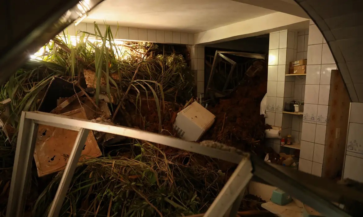 chuvas-fortes-deixam-64-mortos-em-juiz-de-fora-e-uba