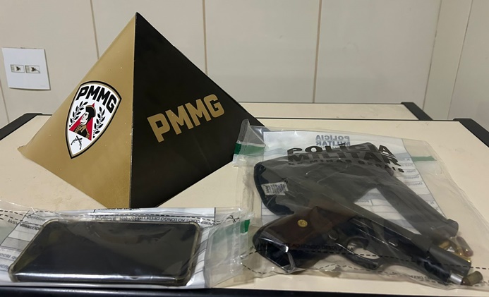 homem-e-preso-por-porte-ilegal-de-arma-de-fogo-em-barbacena