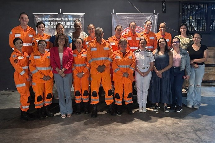 bombeiros-militar-homenageia-bombeiras-e-servidoras-no-dia-internacional-da-mulher-em-barbacena