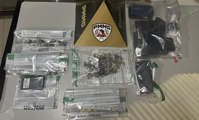 homem-e-detido-com-drogas,-celulares-e-maquina-de-cartao-em-barbacena