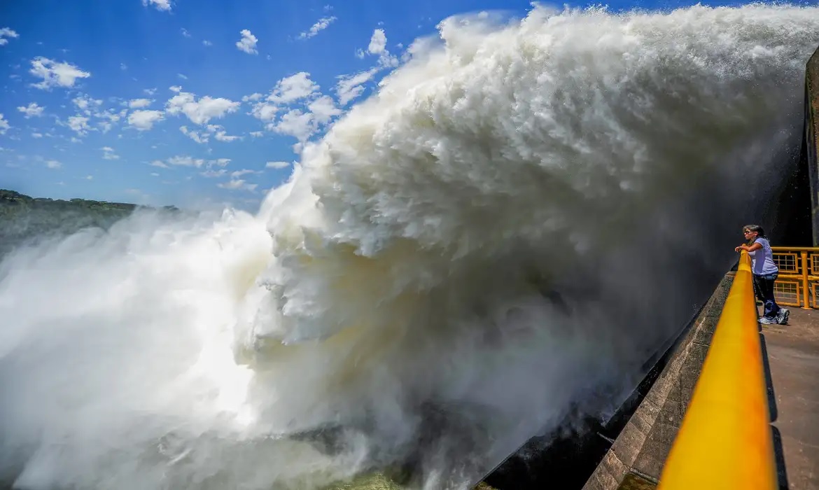 diretor-brasileiro-de-itaipu-garante-tarifa-reduzida-em-2027