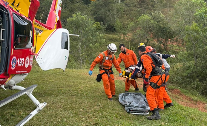 bombeiros-resgatam-trabalhador-preso-em-trator-tombado-em-area-rural-de-conselheiro-lafaiete