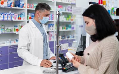 piso-salarial-dos-farmaceuticos:-cnm-alerta-para-impacto-de-r$-309-milhoes-por-ano-nos-cofres-municipais