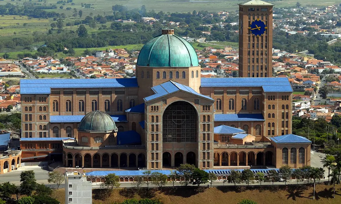 santuario-de-aparecida-tera-missas,-consagracao-e-procissao-no-feriado
