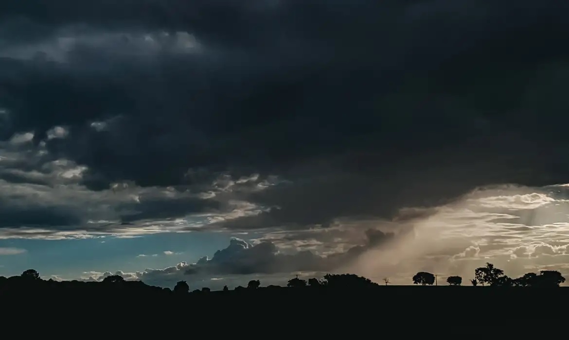 feriado-tem-alerta-para-tempestades-em-quase-todo-o-pais